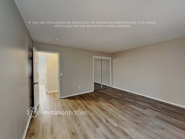 Building Photo - 1425 E 97th Pl