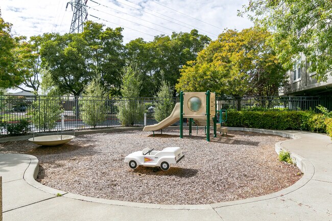 Building Photo - 880 Meridian Bay Ln