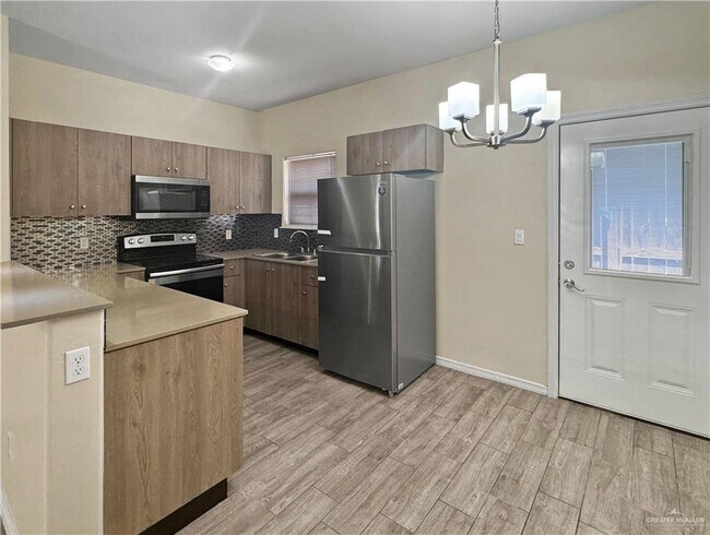 Building Photo - 11 Carlisle Ave