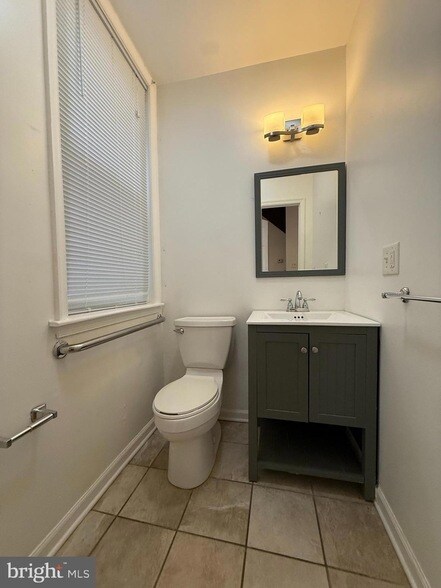 Building Photo - 833 11th St NE