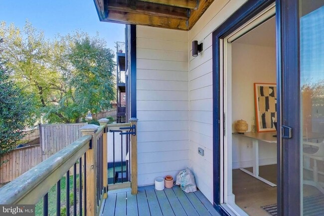 Building Photo - 4017 Davis Pl NW