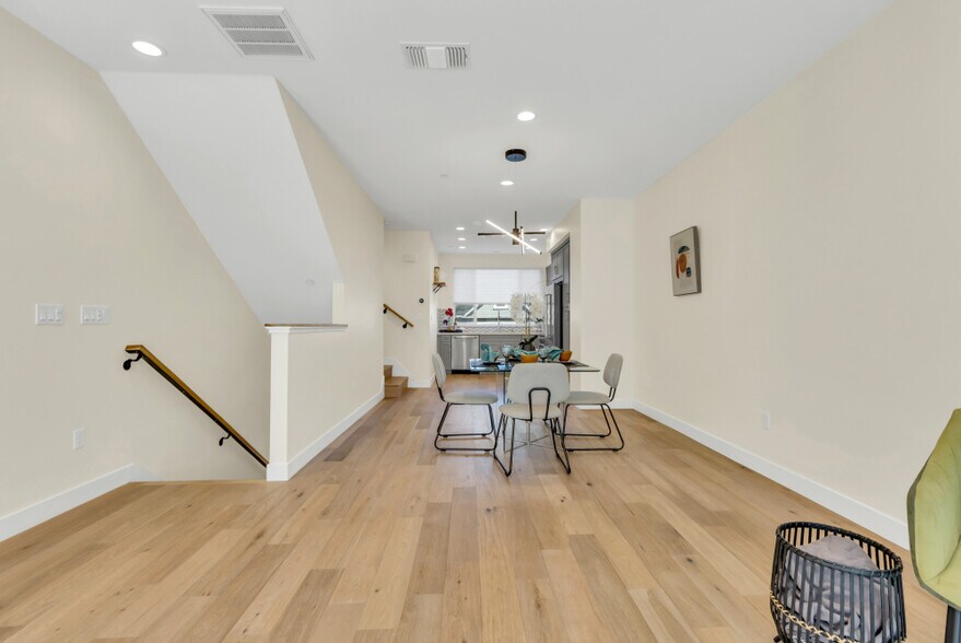 Building Photo - 2370 Filbert St