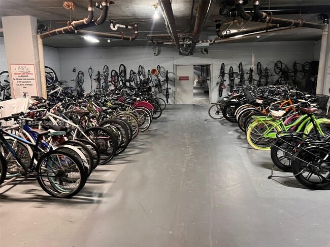 Building Photo - 200 Leslie Dr