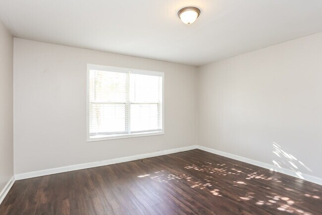 Building Photo - 3105 Brookfield Dr SW