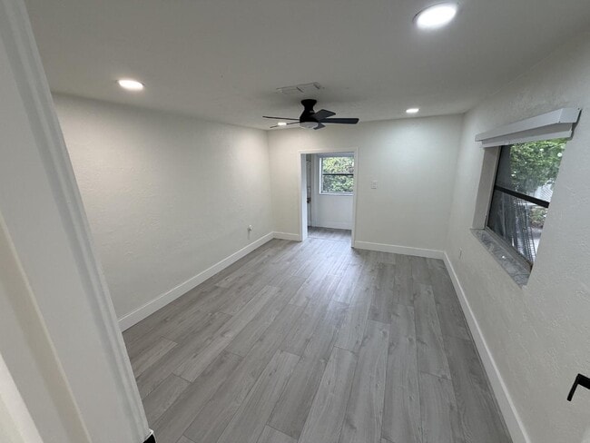 Building Photo - 539 Sunset Blvd