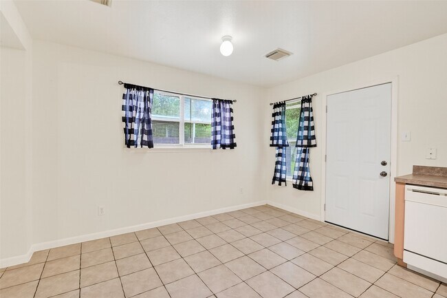 Building Photo - 10426 Briar Patch St