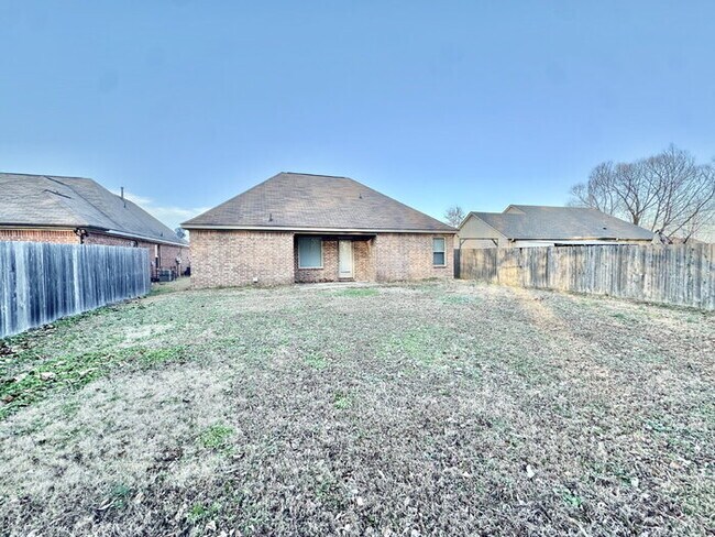 Building Photo - 3915 Jordan View Dr