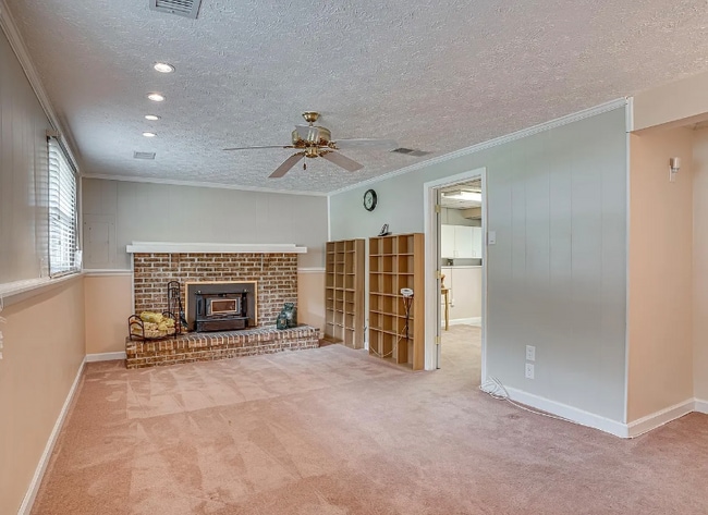 Building Photo - 2126 Briarwood Dr