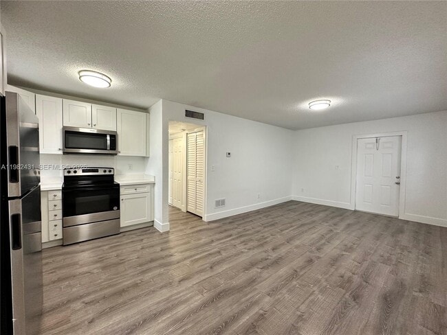 Building Photo - 2910 Pierce St