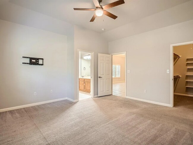 Building Photo - 5515 Davis Ln