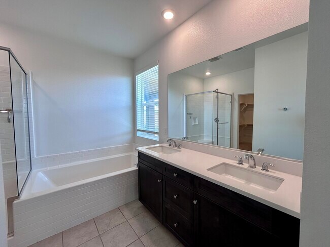 Building Photo - 40082 Catania Ct