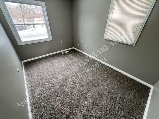 Building Photo - Nice 4 Bed 1.5 Bath Home in KCMO-Available NOW!!