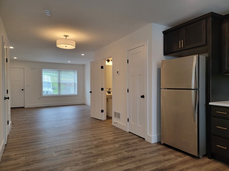 Building Photo - 17 Burk Ct