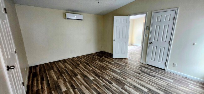 Building Photo - 2555 Lee Turner Rd