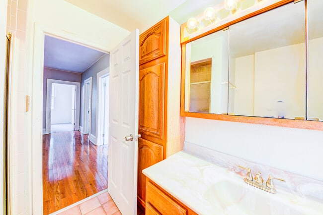 Building Photo - 103 Harwood St