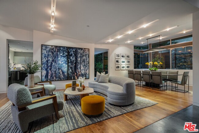 Building Photo - 717 Greentree Rd