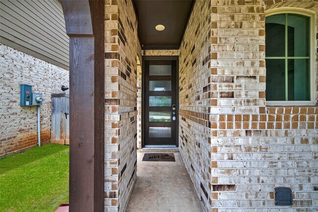 Building Photo - 23806 Pullin Market Dr