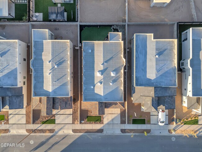 Building Photo - 13257 Coldham St