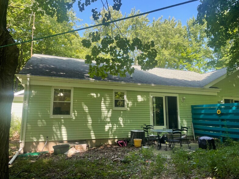 Building Photo - 801 Oakland Dr