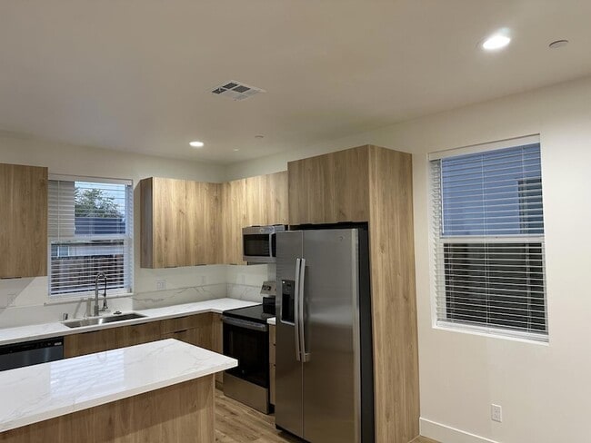 Building Photo - 963 Olive Br Pl