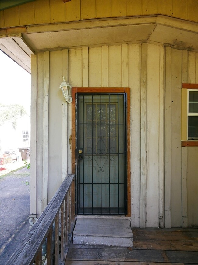 Building Photo - 6124 Goforth St