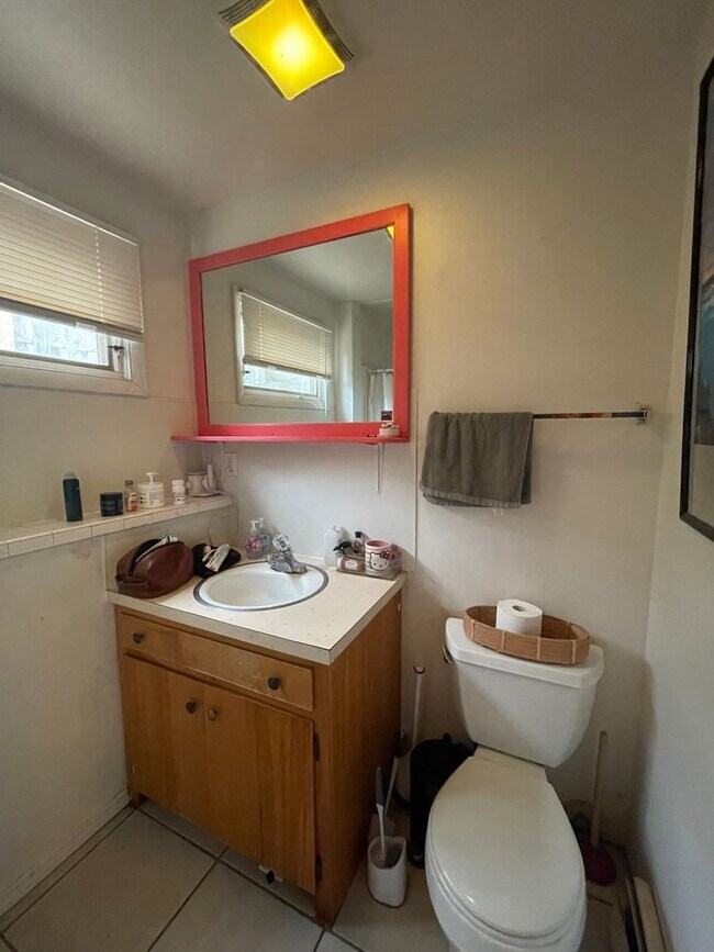 Building Photo - STUDENTS WELCOME! Split-Level Home in Midtown Ft. Collins