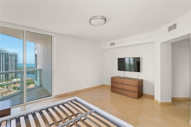 Building Photo - 19400 Turnberry Way