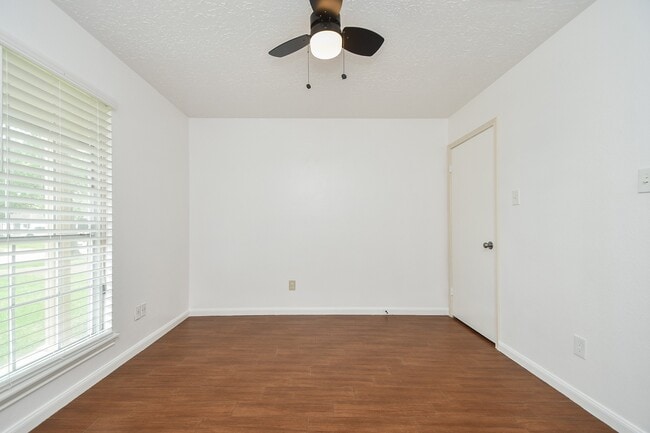 Building Photo - 7714 Eichler Dr