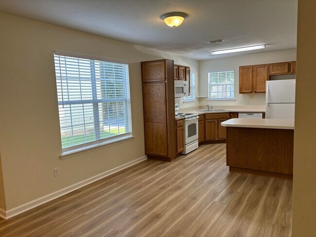 Building Photo - 3041 Camelliawood Cir E