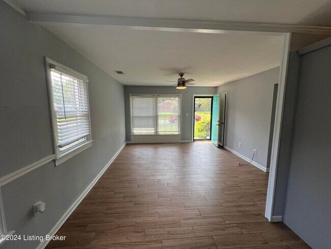 Building Photo - 2307 Medford Ln