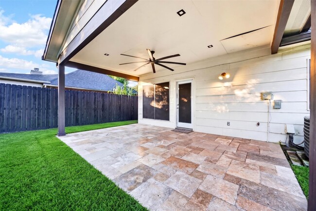 Building Photo - 18610 Autumn Hills Dr
