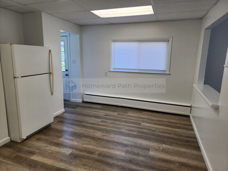 Building Photo - 749 Roberts Ct