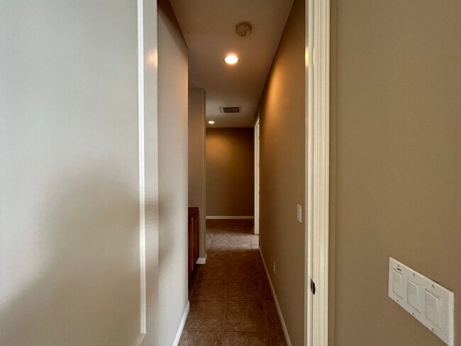 Building Photo - 15005 Via Messina Dr