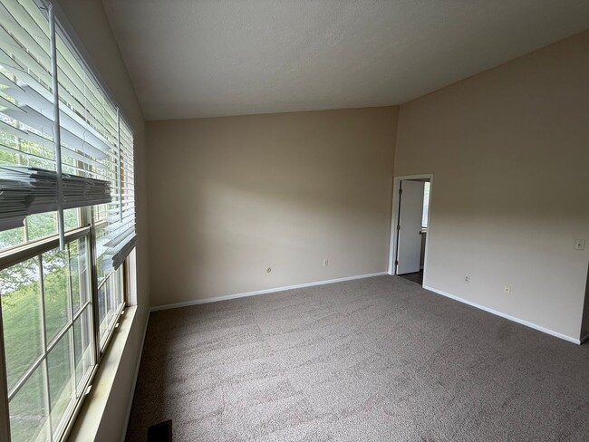 Building Photo - 5931 Shadow Lake Cir