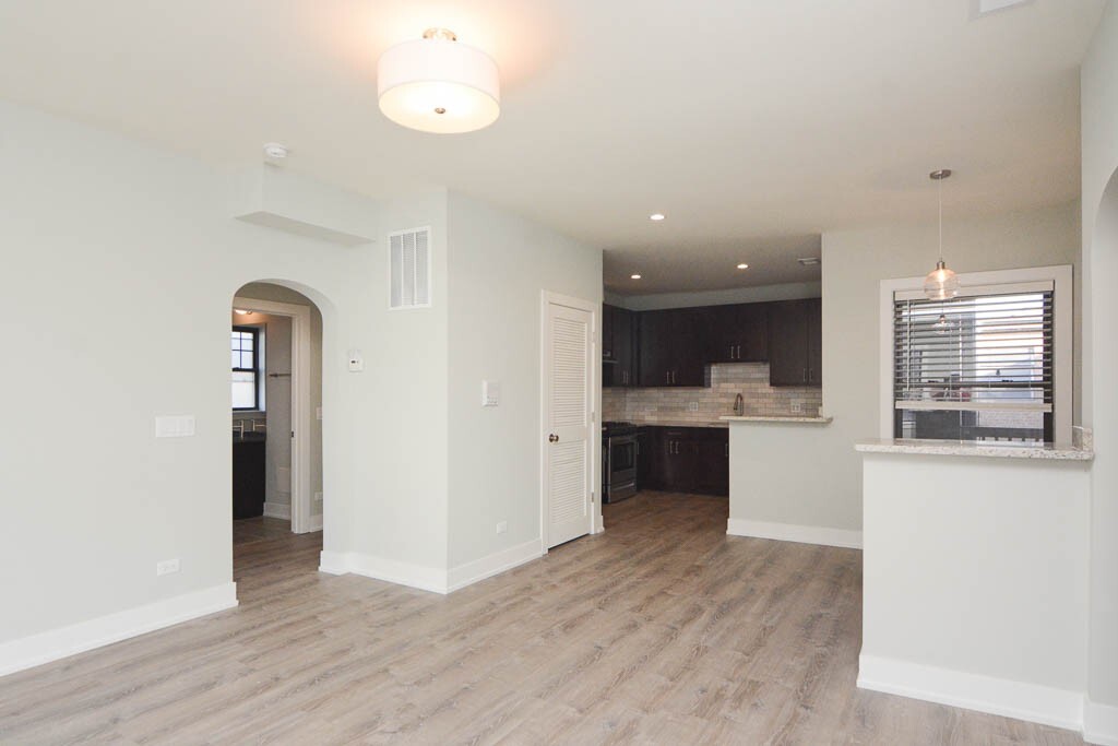 Building Photo - 1152 Maple Ave