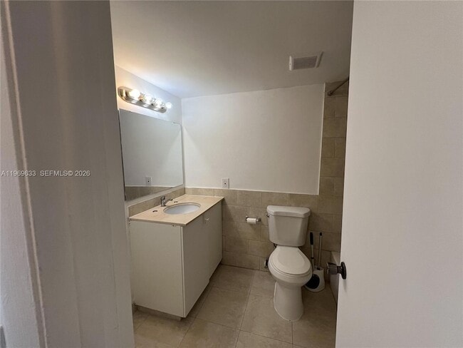 Building Photo - 1801 S Treasure Dr