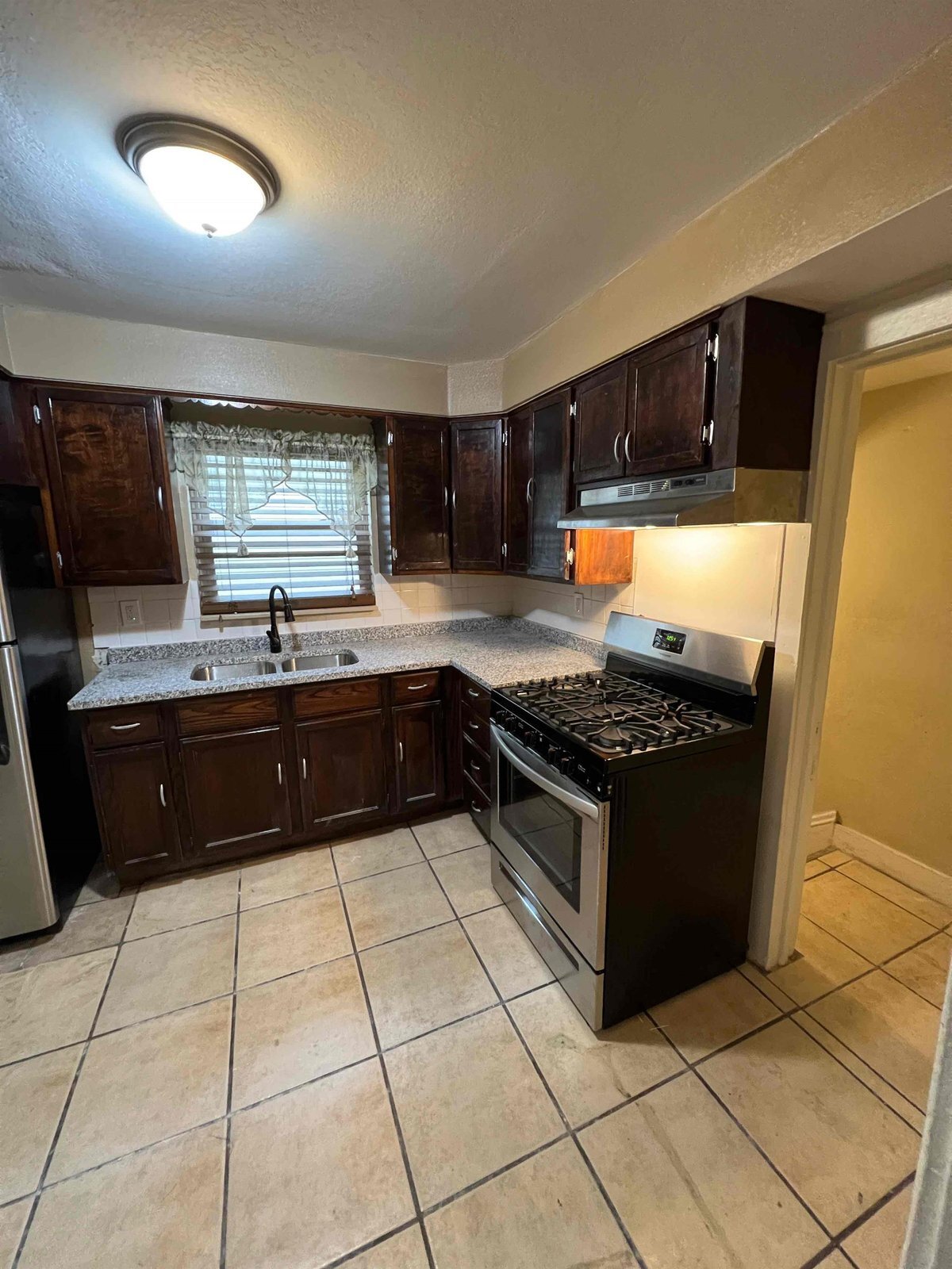 Building Photo - 400 Noble Ave