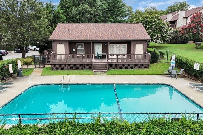 Building Photo - 2 Bed, 2.5 Bath Townhome Available in Simp...