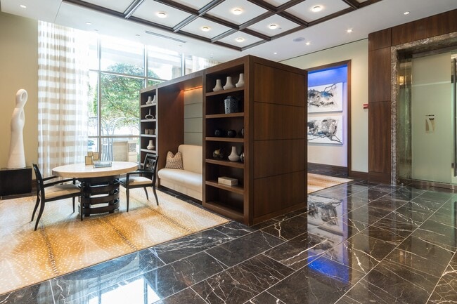 Building Photo - 7 Riverway Dr