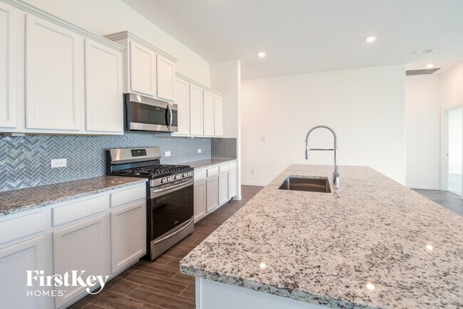 Building Photo - 15006 Lake Shore Ave