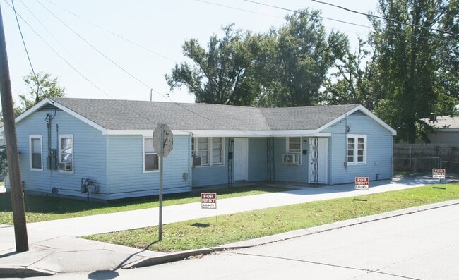 Building Photo - 2300 Rose Dr