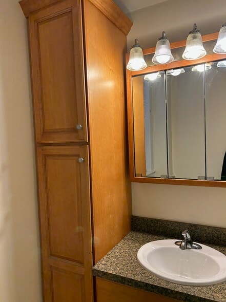 Building Photo - 4 Riggs St