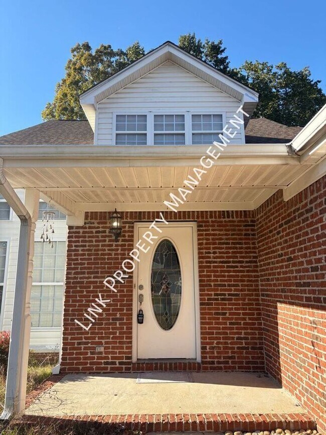 Building Photo - Beautiful 4-Bedroom Home in Desirable Harrison Location – Minutes from Volkswagen Plant!