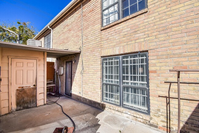 Building Photo - 4022 Belle Park Dr