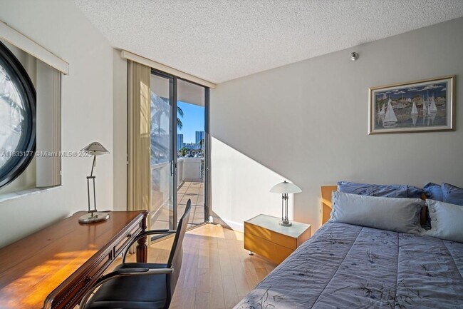 Building Photo - 3610 Yacht Club Dr