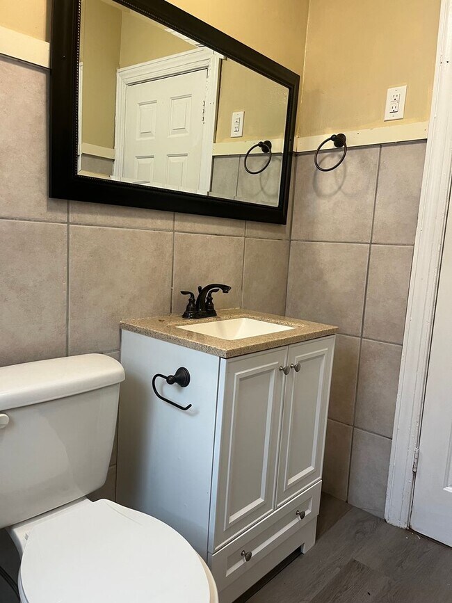 Building Photo - Charming 1 bed 1 bath 1930's bungalow in Midtown!