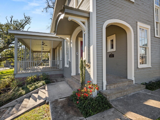 Building Photo - Enchanting 4-bedroom, 3-bathroom historica...