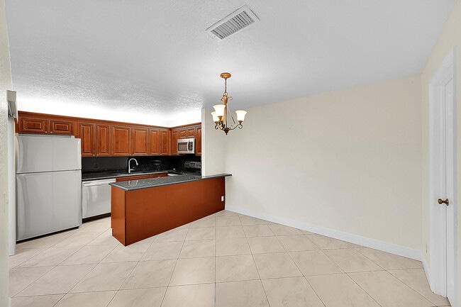 Building Photo - 128 Lake Arbor Dr