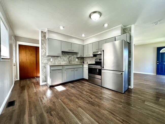 Building Photo - 208 Dupont Ave