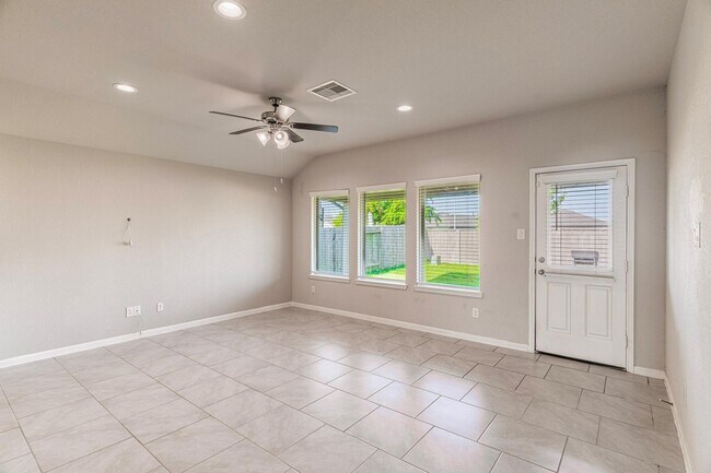 Building Photo - 7558 Highland Chase Dr